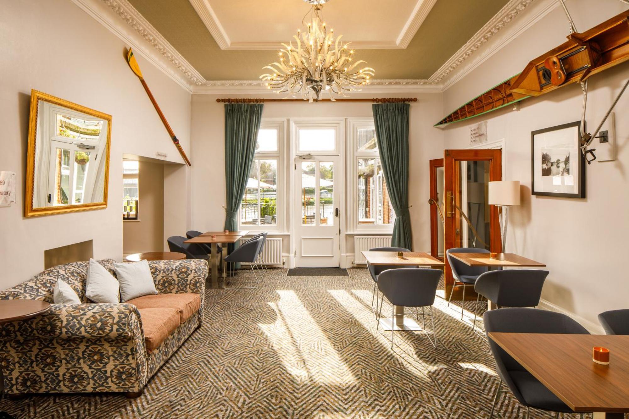 Sunday London Staines-Upon-Thames Heathrow T5 Otel Dış mekan fotoğraf