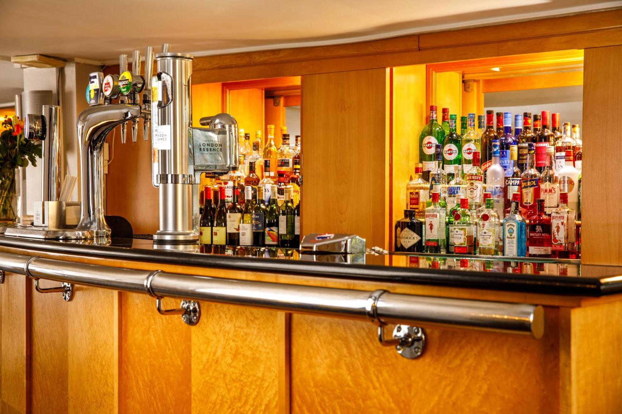 Sunday London Staines-Upon-Thames Heathrow T5 Otel Dış mekan fotoğraf