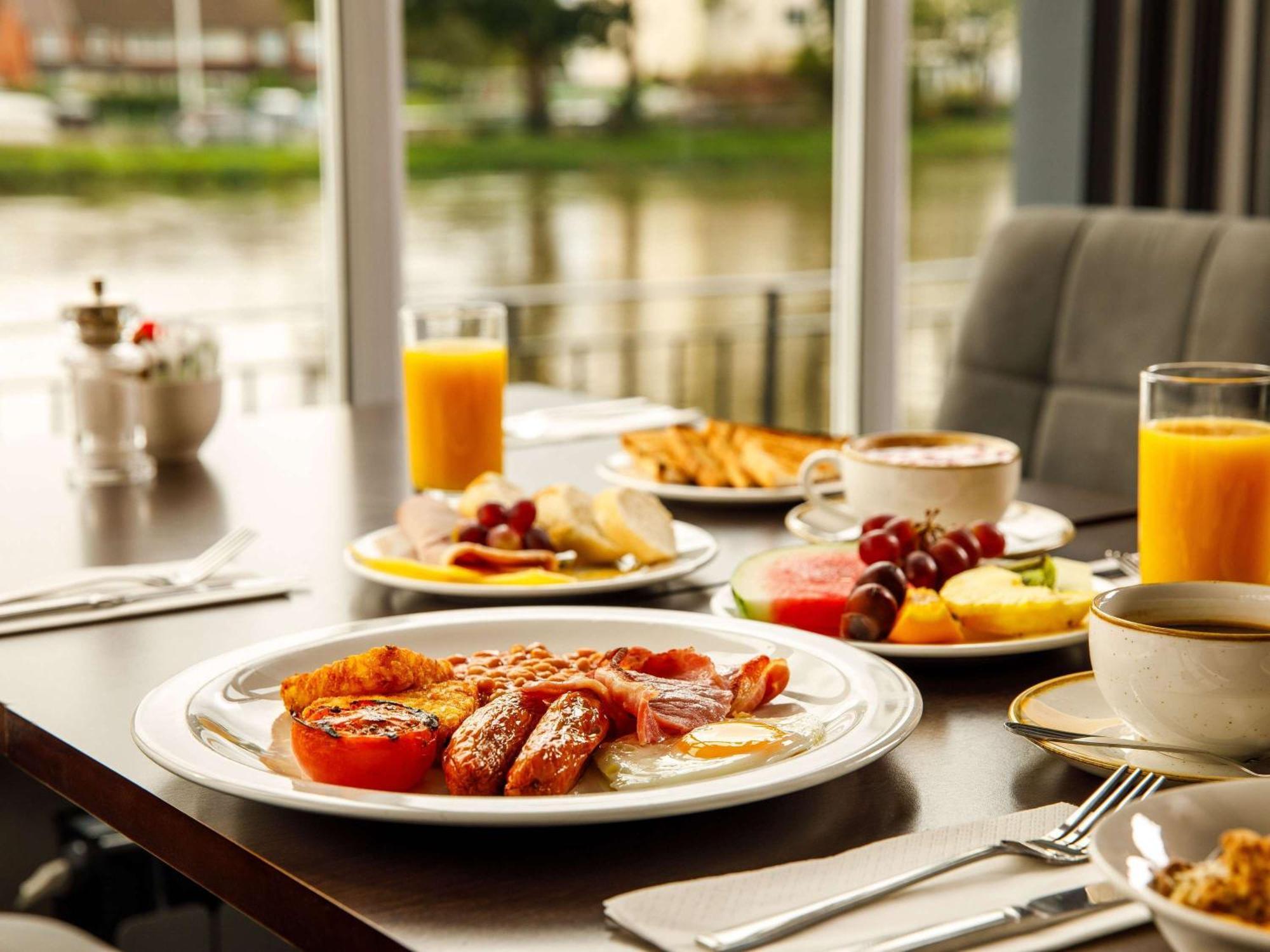 Sunday London Staines-Upon-Thames Heathrow T5 Otel Dış mekan fotoğraf
