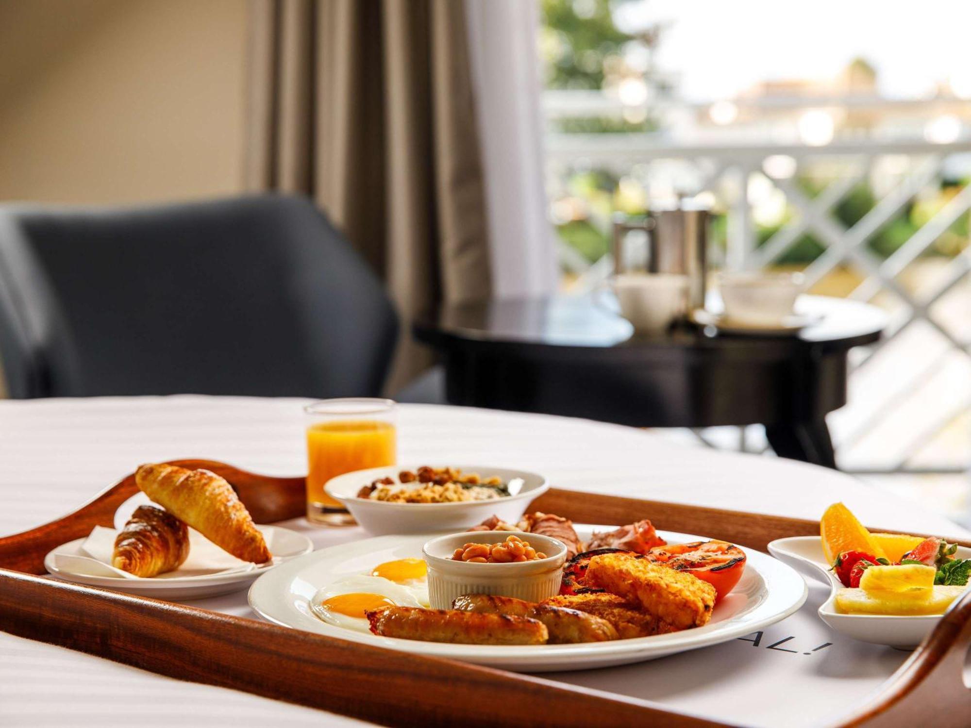 Sunday London Staines-Upon-Thames Heathrow T5 Otel Dış mekan fotoğraf