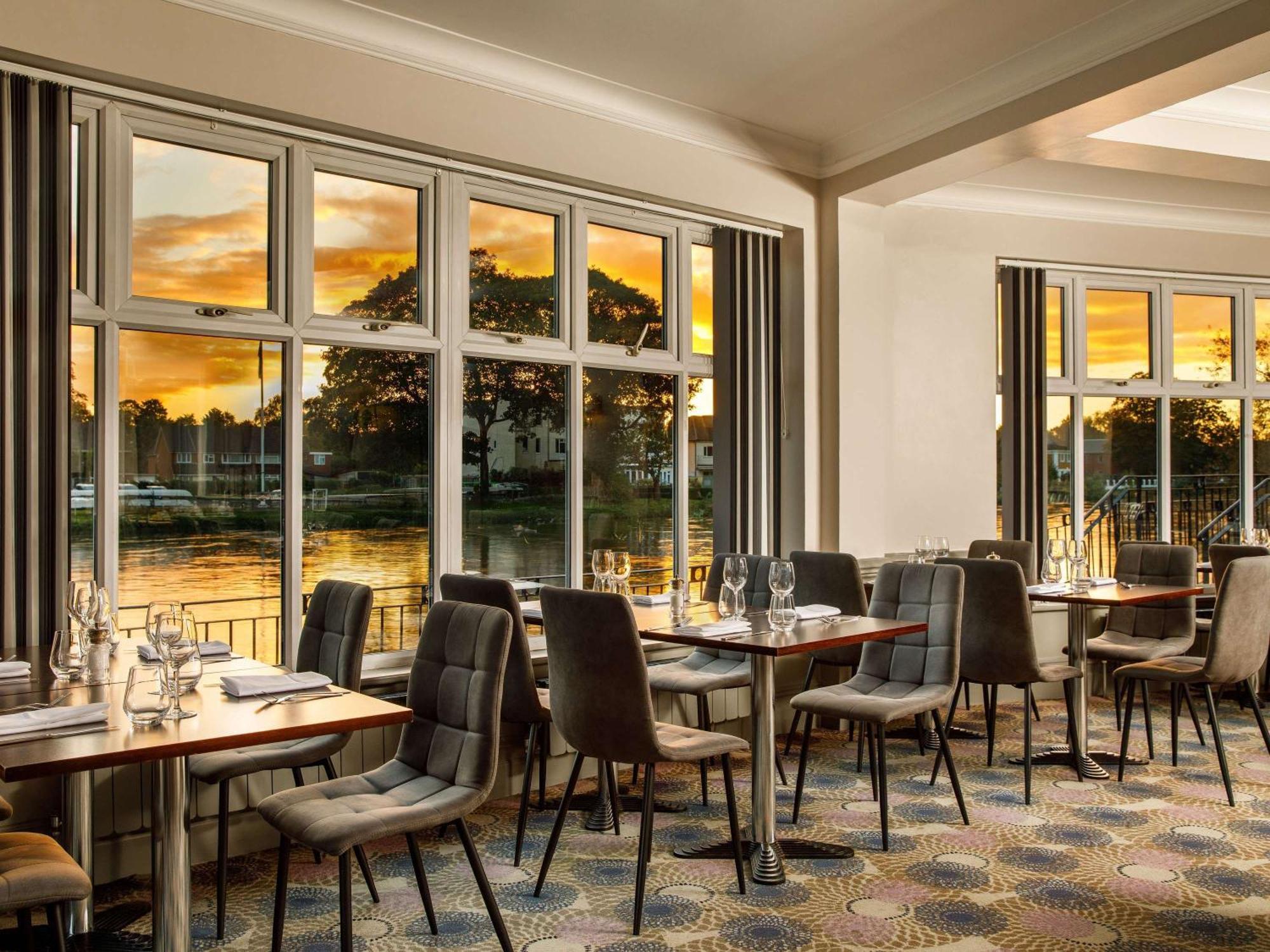 Sunday London Staines-Upon-Thames Heathrow T5 Otel Dış mekan fotoğraf