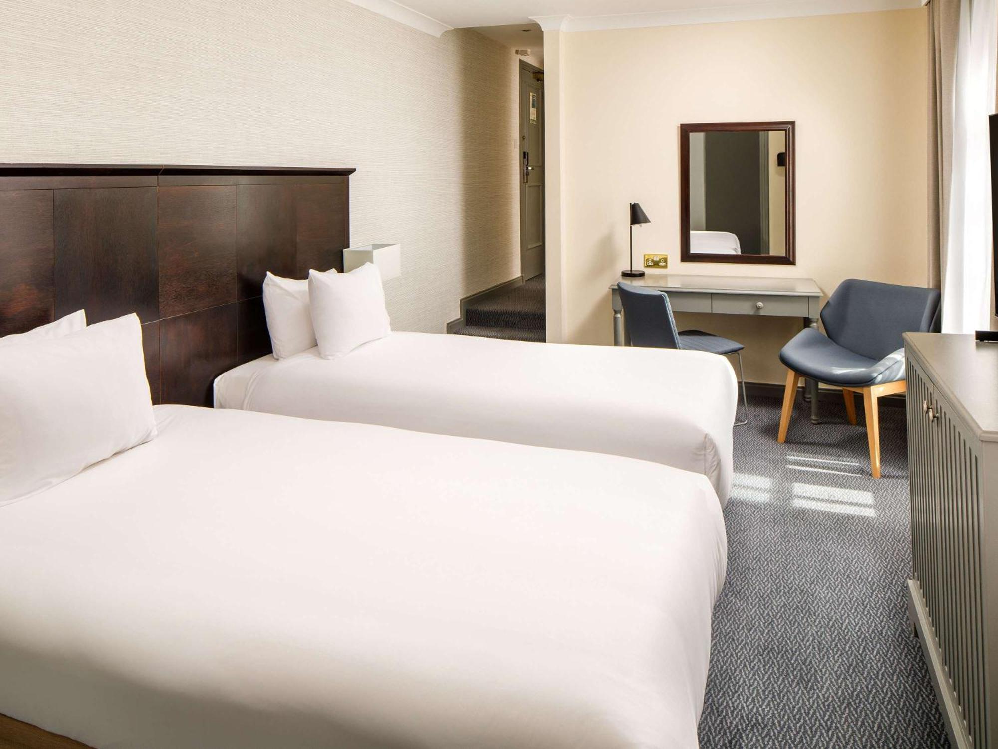 Sunday London Staines-Upon-Thames Heathrow T5 Otel Dış mekan fotoğraf