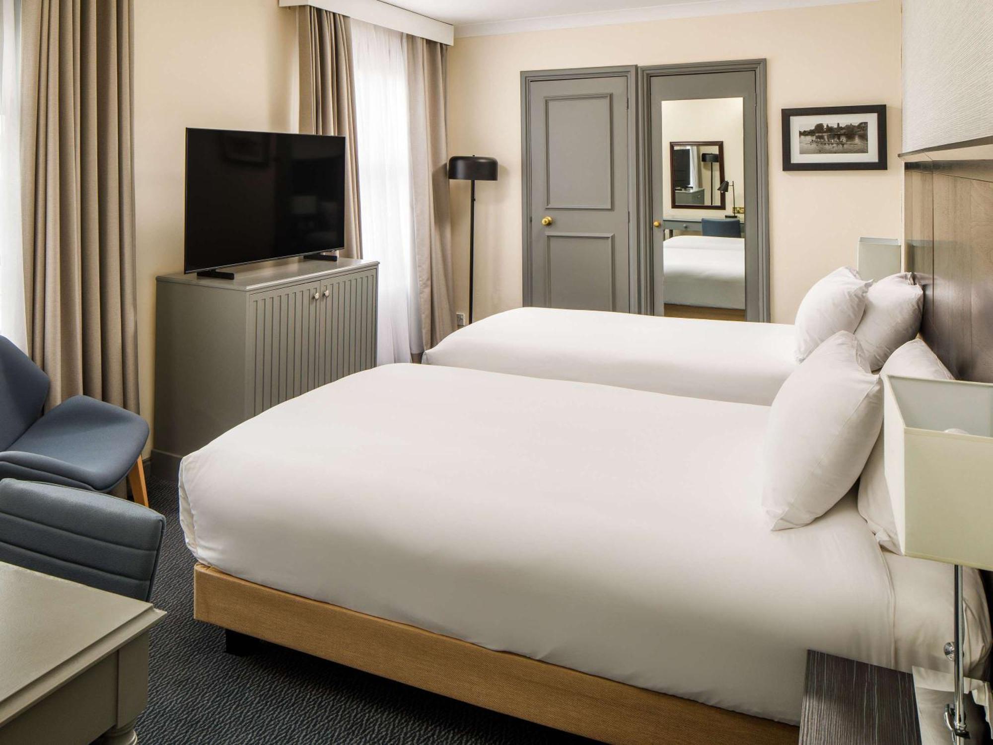 Sunday London Staines-Upon-Thames Heathrow T5 Otel Dış mekan fotoğraf