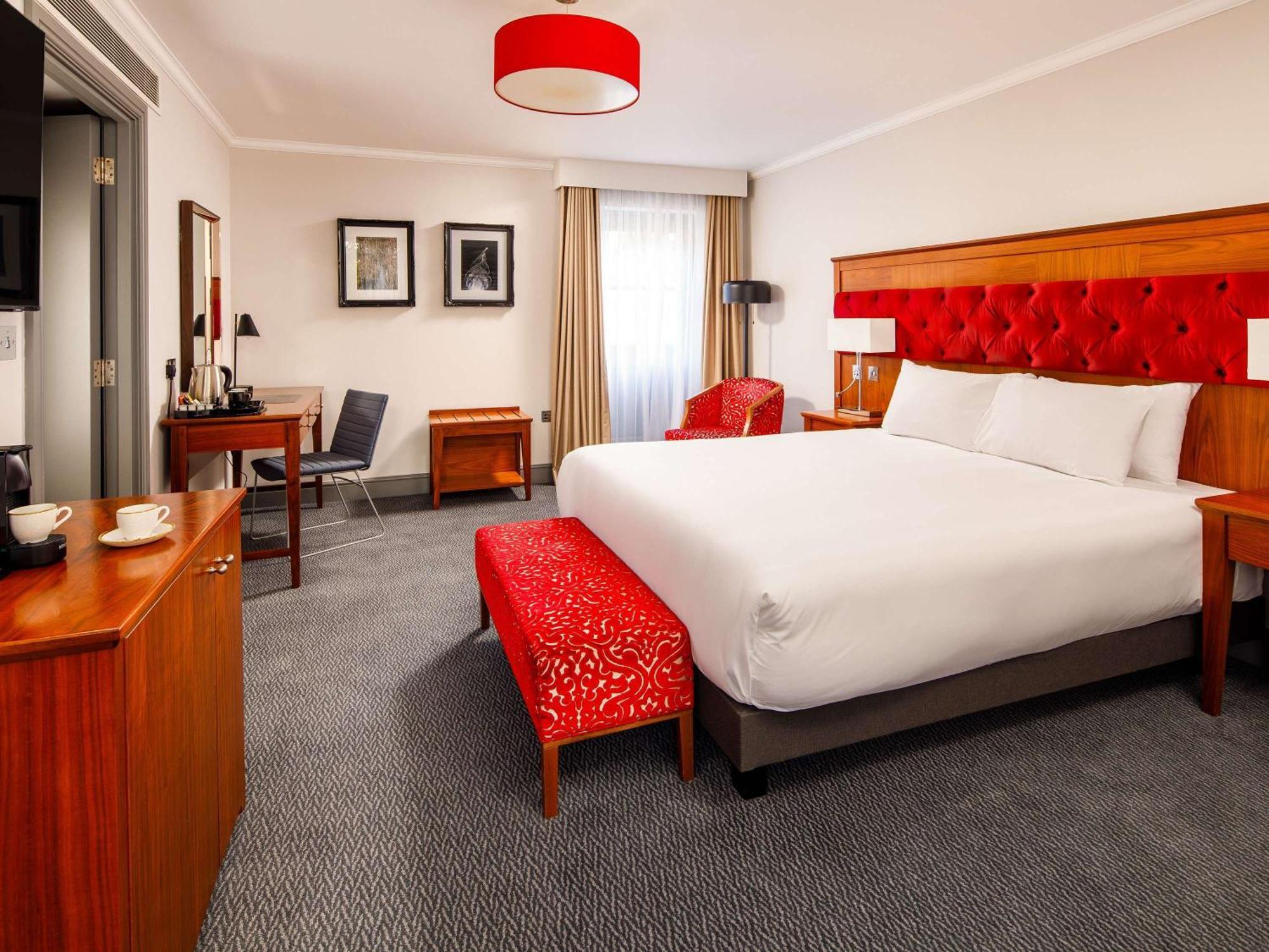 Sunday London Staines-Upon-Thames Heathrow T5 Otel Dış mekan fotoğraf