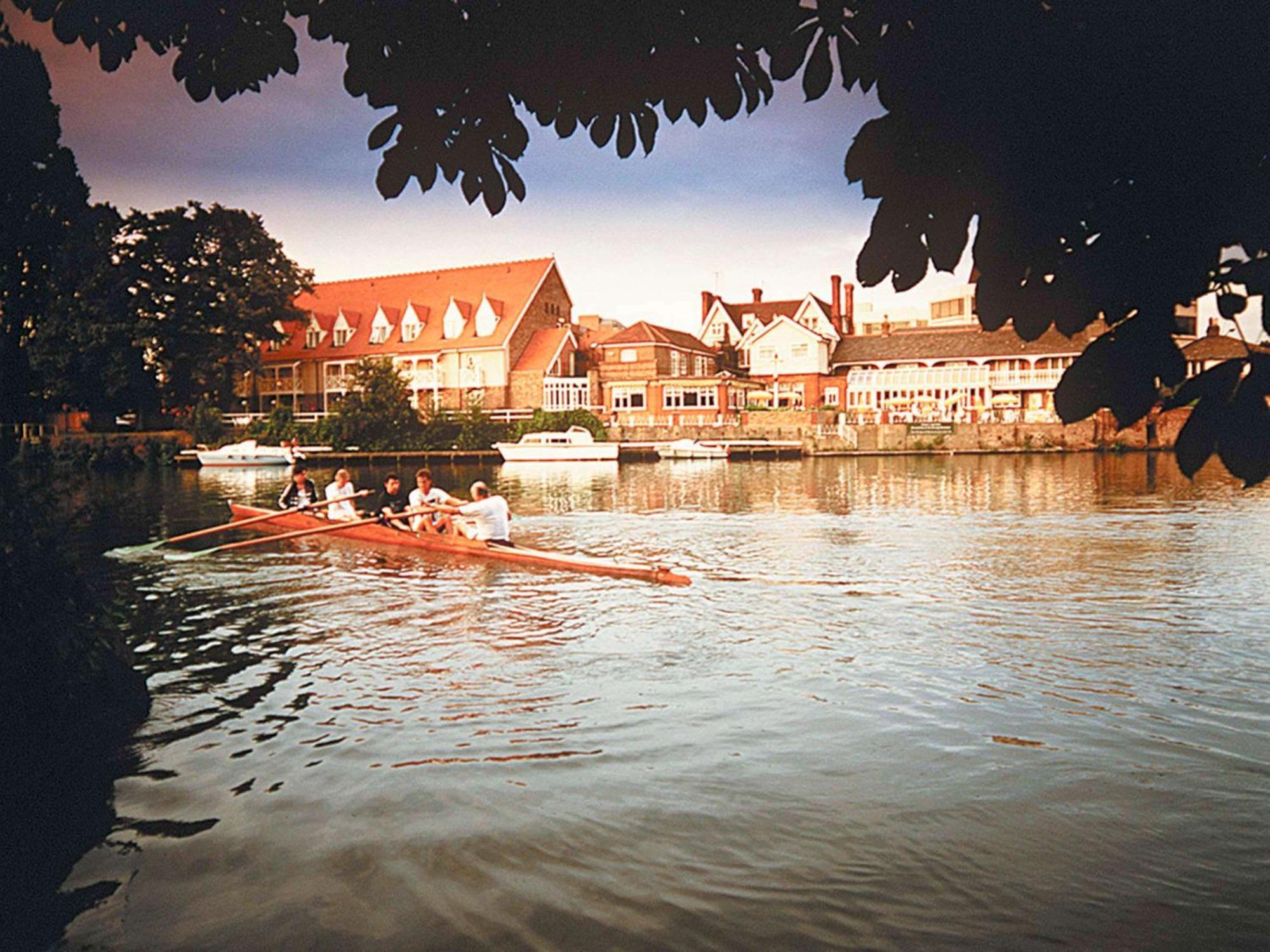 Sunday London Staines-Upon-Thames Heathrow T5 Otel Dış mekan fotoğraf