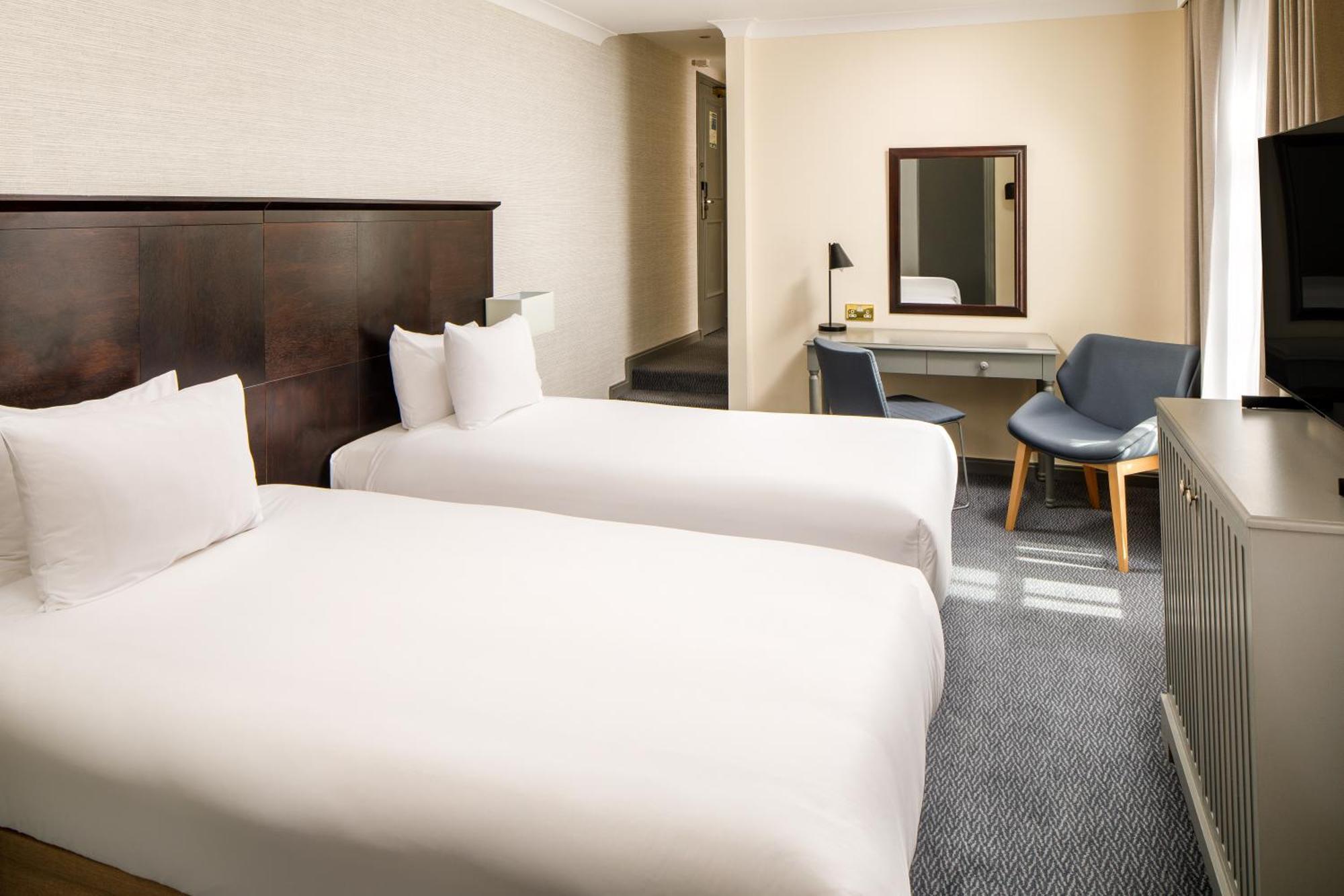 Sunday London Staines-Upon-Thames Heathrow T5 Otel Dış mekan fotoğraf