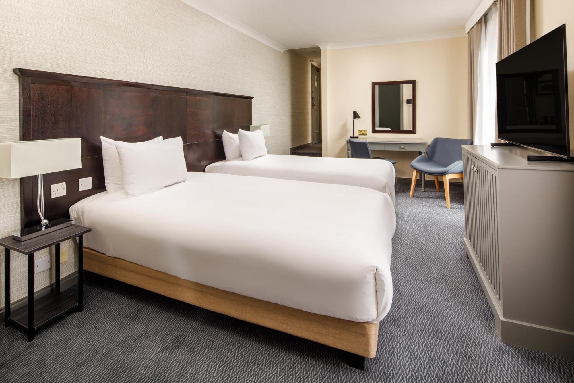 Sunday London Staines-Upon-Thames Heathrow T5 Otel Dış mekan fotoğraf