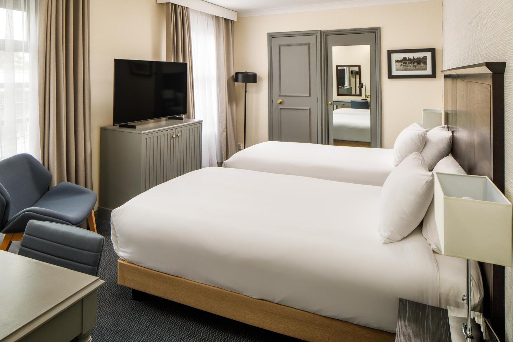 Sunday London Staines-Upon-Thames Heathrow T5 Otel Dış mekan fotoğraf