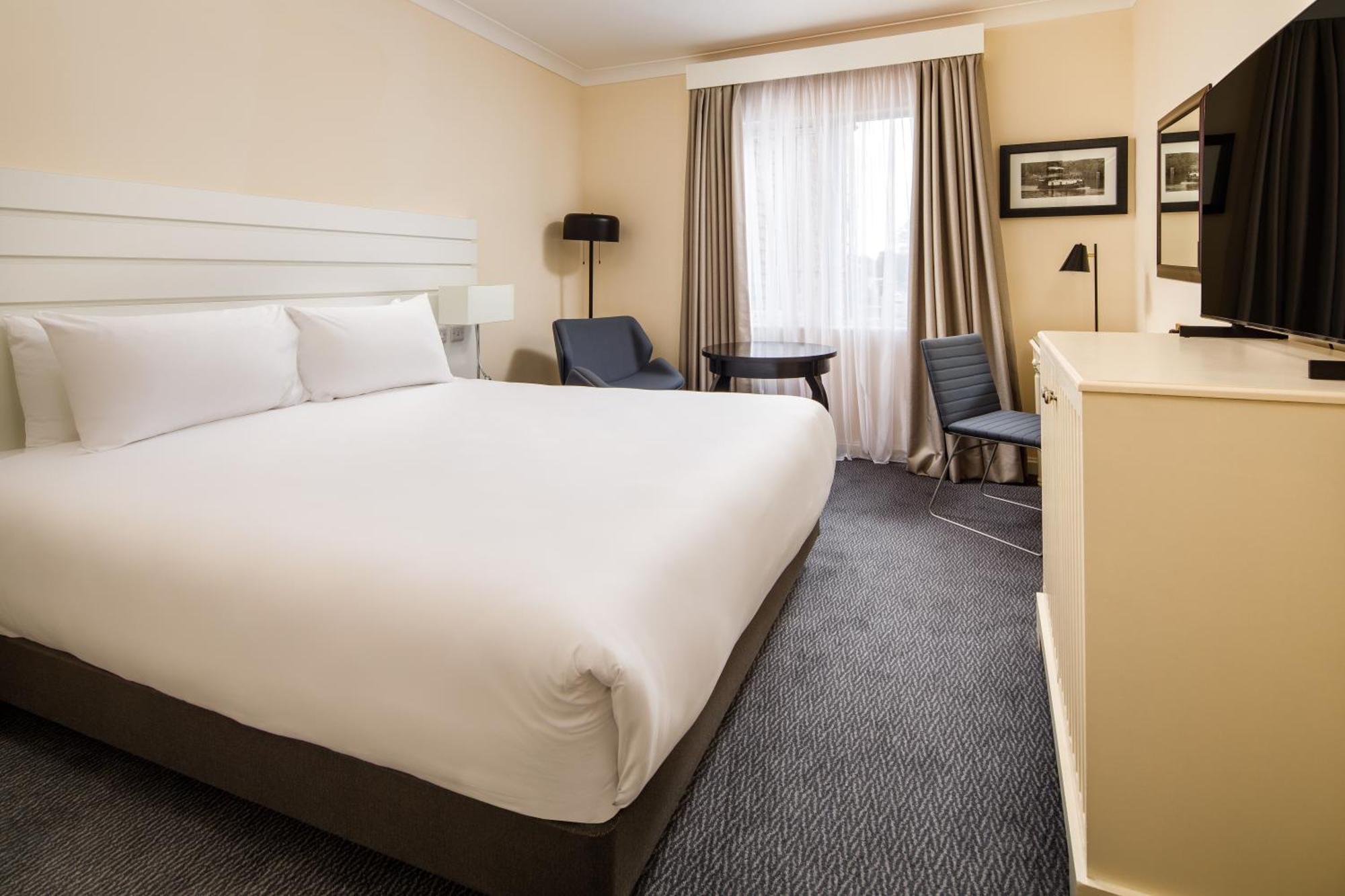 Sunday London Staines-Upon-Thames Heathrow T5 Otel Dış mekan fotoğraf